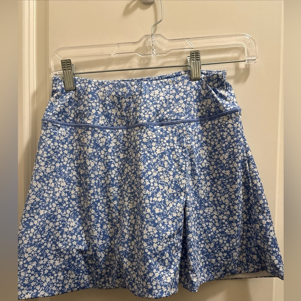 Women’s Tuckernuck Blue Floral Athletic Skort Size XS Golf Tennis Quiet Luxury